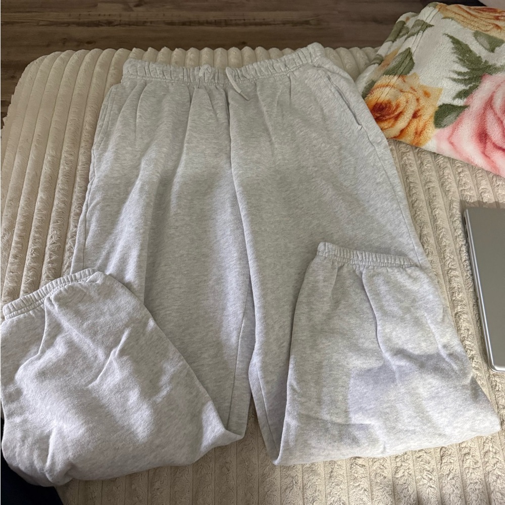 Old Navy Light Heather Gray Sweatpants with Elastic Waistband